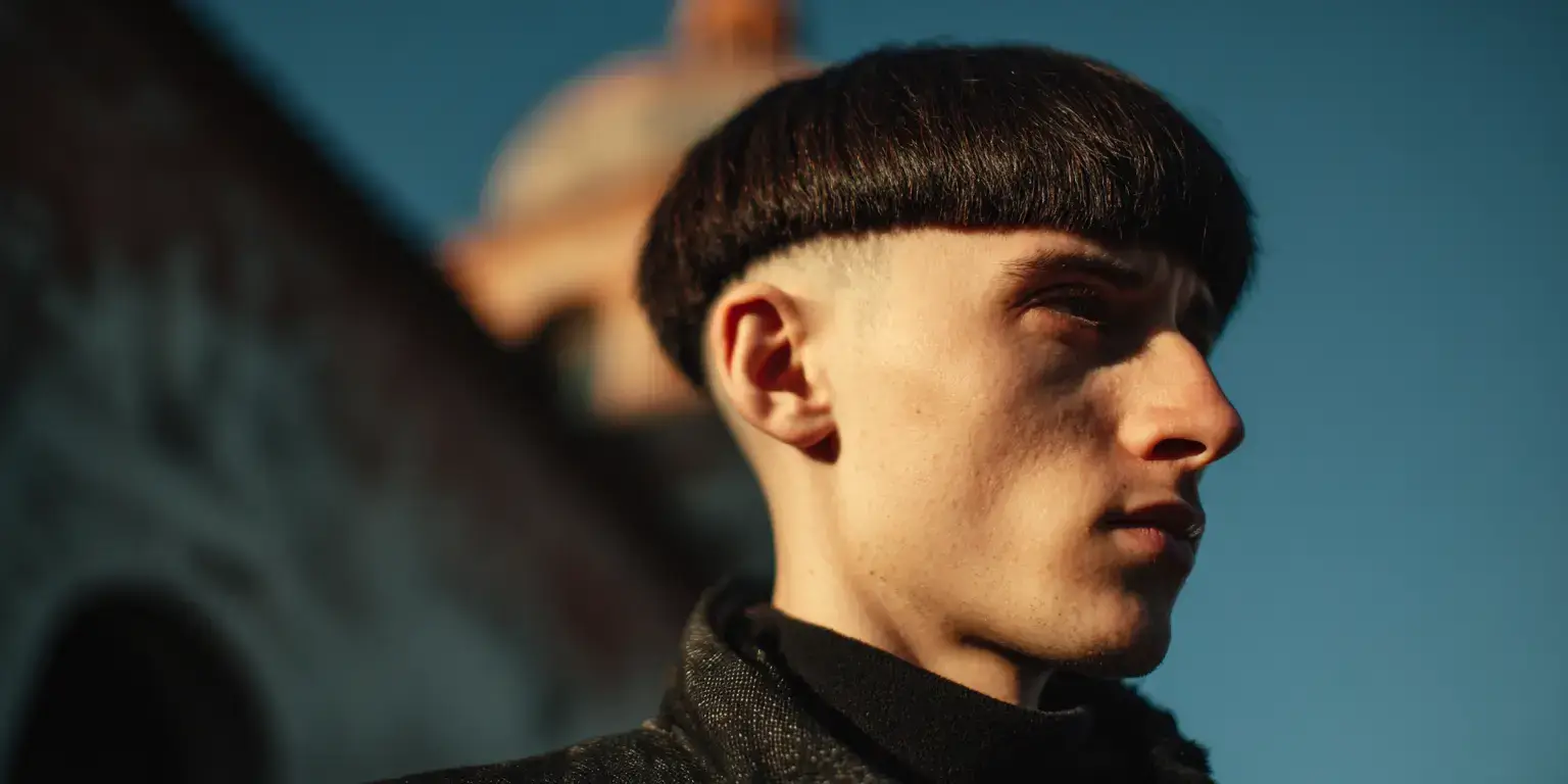 Coupe de Cheveux Au Bol Pour Un Look Moderne et Tendance